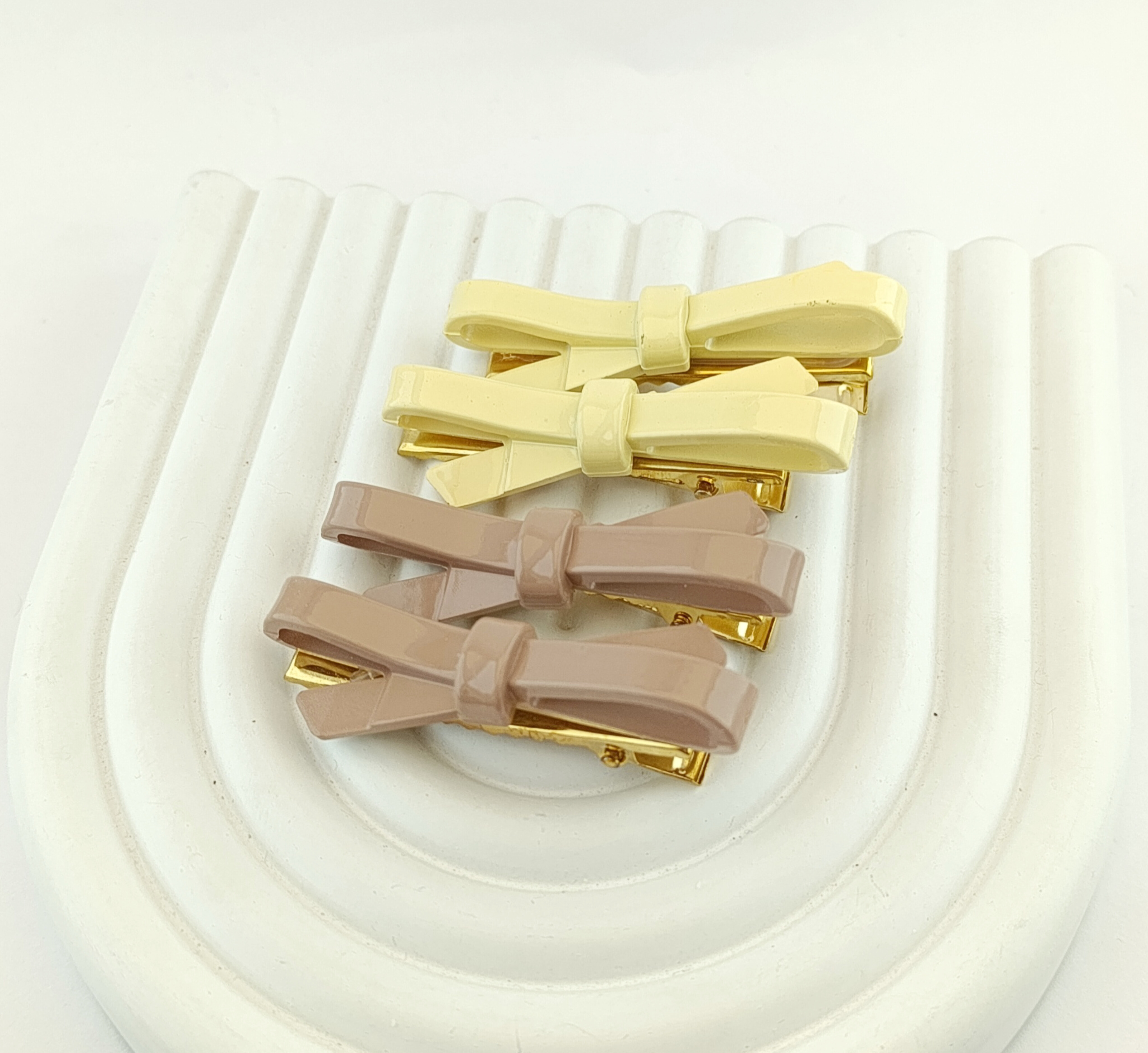 گیره انبری کارتی پاپیون رزینی رنگی (۰۲۰۲۰۰۶۳)